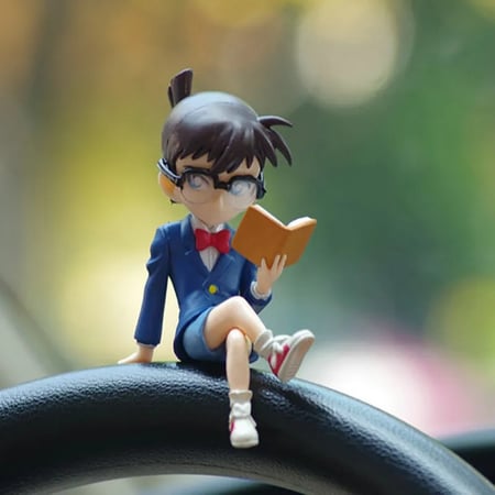 مجسم شخصيات الانمي شخصية كونان المحببة لعشاق تزيين التابلو بتصميم  جميل و لطيف , للسيارة و الكمبيوتر  و المكتب