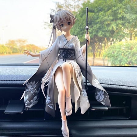 مجسم شخصية الانمي باللباس الياباني التقليدي الكيمونو المحببة لعشاق تزيين التابلو بتصميم جميل و لطيف , للسيارة و الكمبيوتر و المكتب