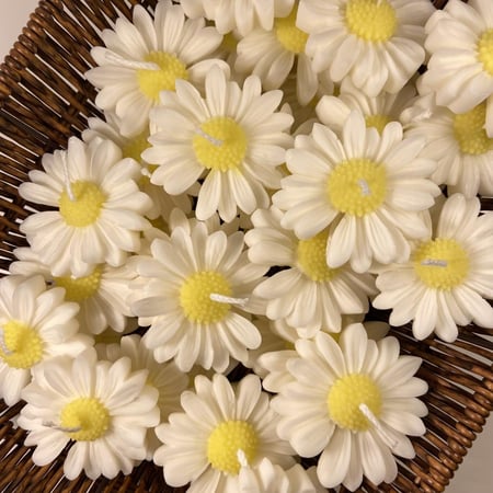 كرت مع شمعة