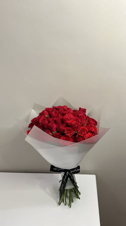 باقة بيبي جوري أحمر بتغليف شفاف