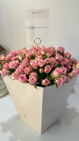بيبي جوري وردي مع فازه