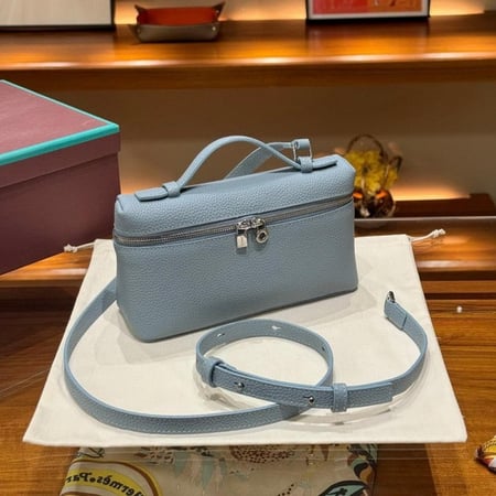 لورو بيانا | أزرق