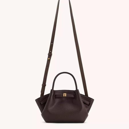 جو بي | أسود