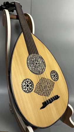 خالد عزوز - عود متوسط