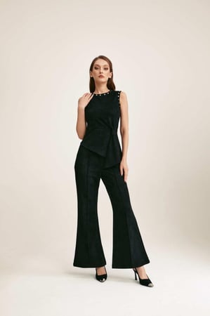 بلوزة بلا أكمام بعقدة جانبية