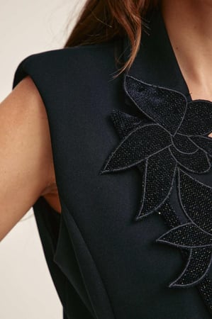 جاكيت بلا أكمام بحزام ربط