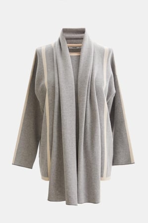 بلوزة واسعة مع شال