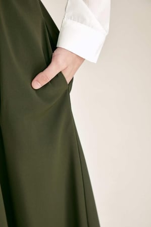 مريول مدرسي للبنات سنبل – تصميم واسع براحة وأناقة