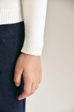 بلوزة أساسية بياقة عالية