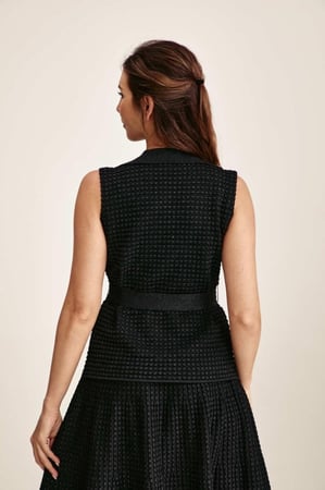 جاكيت بلا أكمام بحزام ربط