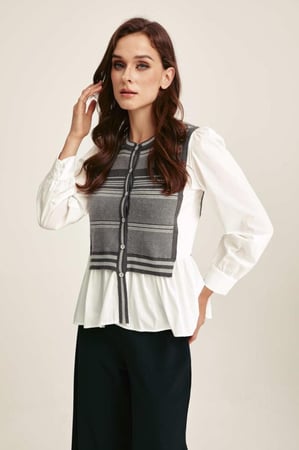 قميص بتفاصيل محبوكة مقلمة