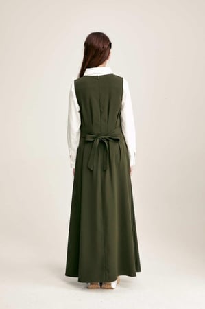 مريول مدرسي للبنات سنبل – تصميم واسع براحة وأناقة