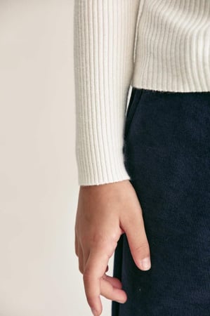 بلوزة أساسية بياقة عالية