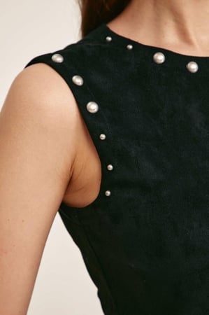 بلوزة بلا أكمام بعقدة جانبية