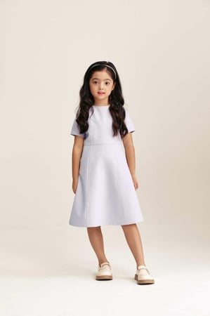 فستان بأكتاف مزينه بالكريستال