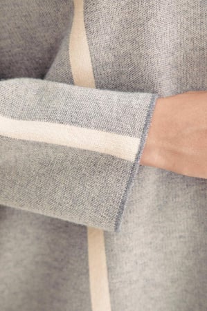 بنطلون مقلم من الجانب