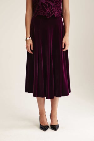 تنورة مخمل بكسرات