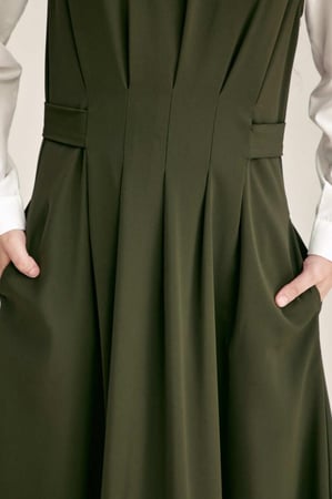 مريول مدرسي للبنات سنبل – تصميم واسع براحة وأناقة