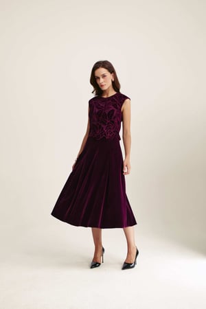 تنورة مخمل بكسرات