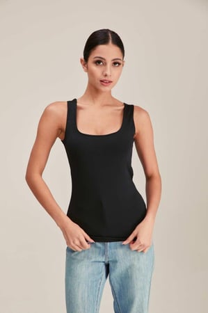 بلوزة اساسية بدون أكمام