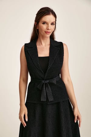 جاكيت بلا أكمام بحزام ربط