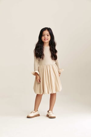 فستان بأساور كشكش