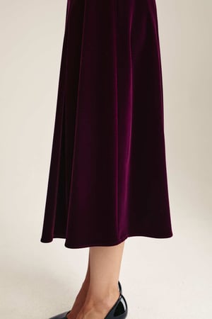 تنورة مخمل بكسرات