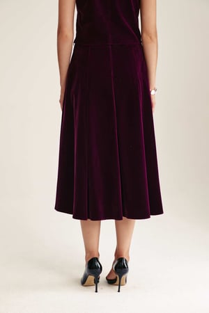 تنورة مخمل بكسرات