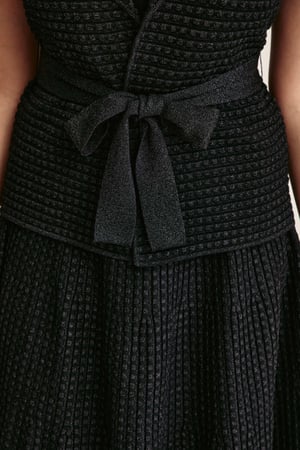 جاكيت بلا أكمام بحزام ربط