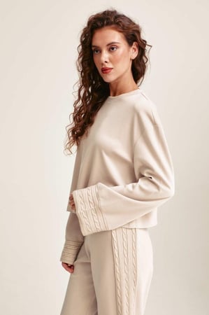 بلوزة واسعة بقصة فضفاضة