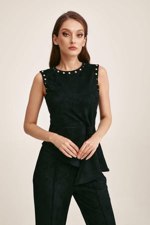 بلوزة بلا أكمام بعقدة جانبية