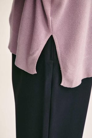 بلوزة محبوكة بياقة عالية