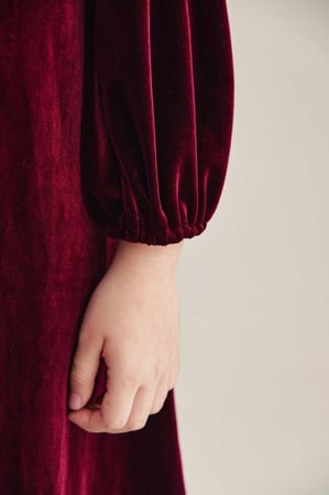 فستان مخمل مزين بفيونكات