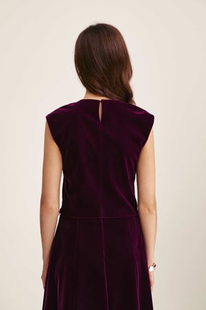 بلوزة مخمل مُطرزة