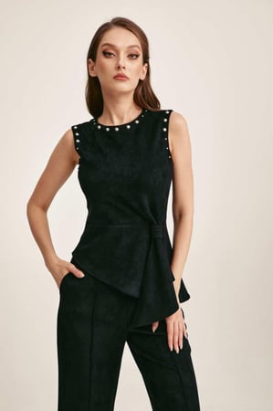 بلوزة بلا أكمام بعقدة جانبية