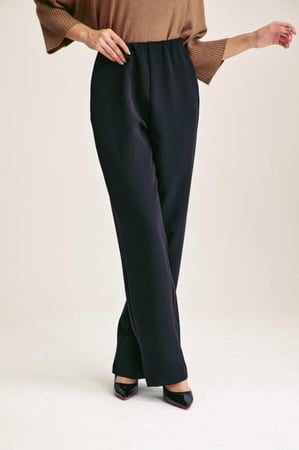 بنطلون بأرجل مستقيمة