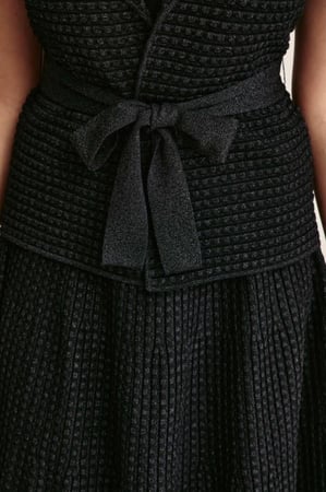 جاكيت بلا أكمام بحزام ربط