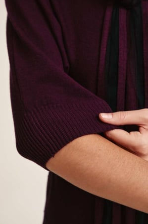 بلوزة محبوكة بفيونكة تول