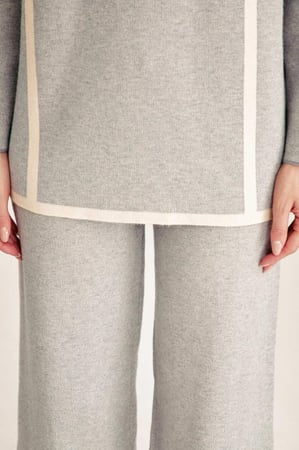 بنطلون مقلم من الجانب