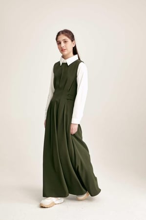 مريول مدرسي للبنات سنبل – تصميم واسع براحة وأناقة