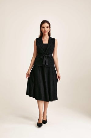 جاكيت بلا أكمام بحزام ربط