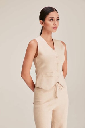 جاكيت بلا أكمام بأزرار إغلاق