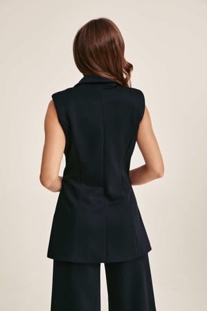 جاكيت بلا أكمام بحزام ربط