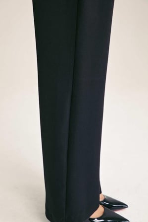 بنطلون بأرجل مستقيمة