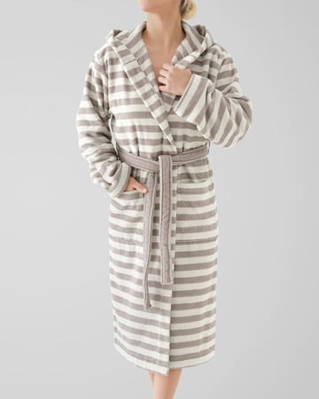 روب استحمام زايروس جذاب بلون أبيض ورمادي