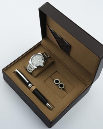 هدايا رجالية الفي اند كو مميزة باللون الفضي