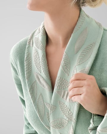 روب استحمام زايروس نسائي أنيق بلون أخضر