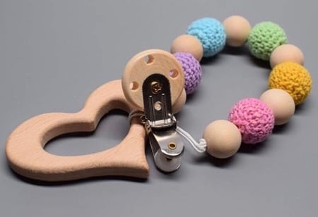 تعليقة لهاية خشب و كروشيه