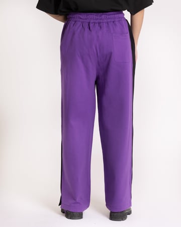 Side embroidered with straight black line trousers