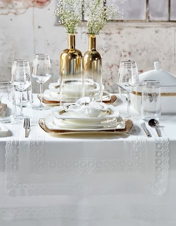 طقم مفارش طاولة Rosy Gold لون سكري